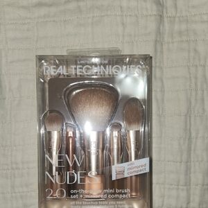 Real Techniques New Nudes 2.0 Brush Set with Mirror
